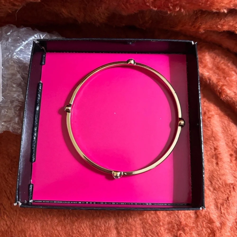 5 pairs of earrings, 1 set of 3 bracelets, 2 of the same necklace. All *NEW*!!! - Picture 4 of 14